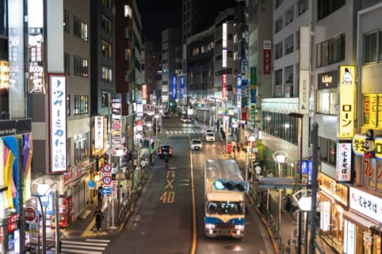 夜の繁華街