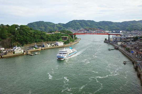 音戸大橋と瀬戸内海