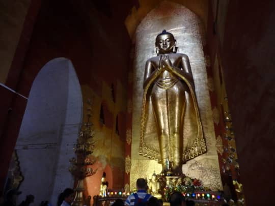 バガンのアーナンダー寺院