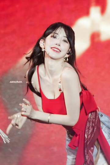 宮脇咲良 おっぱい