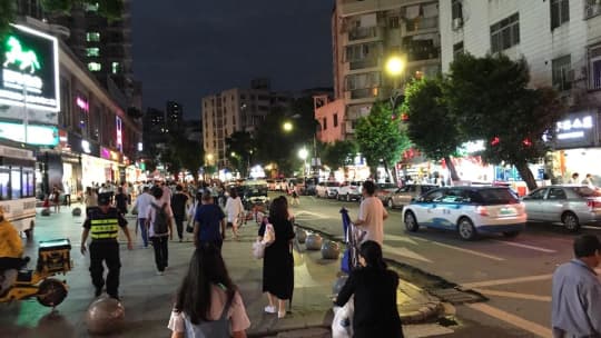 深セン市内を散開中