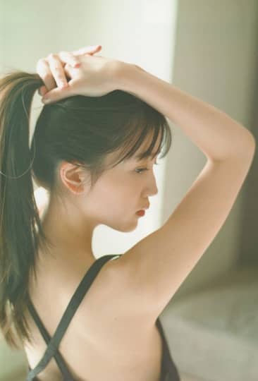 久保史緒里 おっぱい