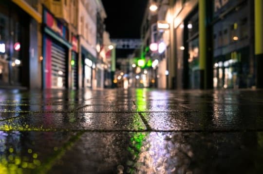 商店街の夜景