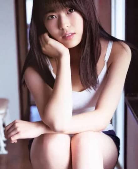 岩本蓮加 おっぱい