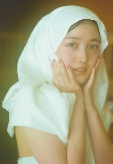 久保史緒里 おっぱい