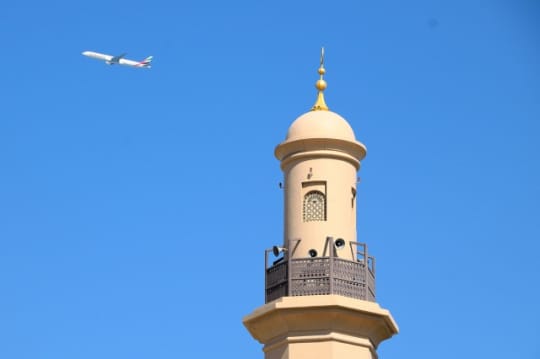 塔と飛行機