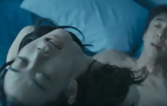 女性芸能人濡れ場シーン