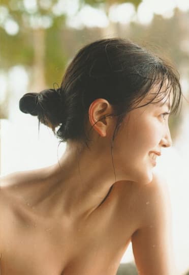 久保史緒里 おっぱい