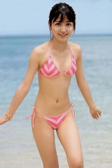 久保史緒里 おっぱい
