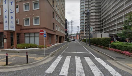 東横イン右側の路