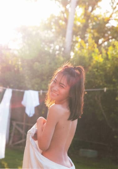 秋元真夏 おっぱい