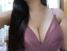 ホワイトの女の子の画像