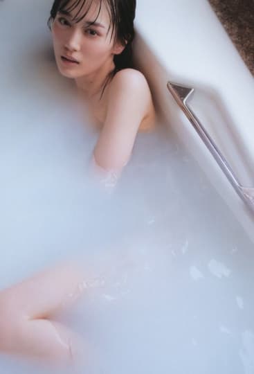 山下美月　おっぱい