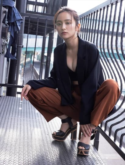 岡田結実のエロいまんすじがスケベすぎる