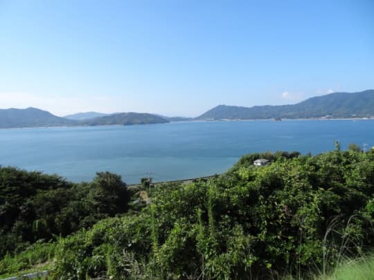 瀬戸内から望む四国