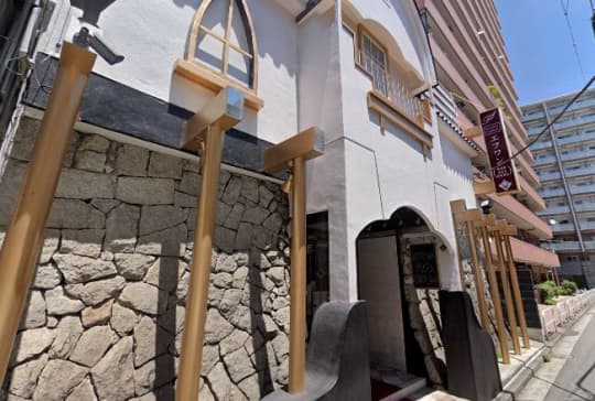 F-1の外観・周辺