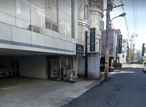 お店の前