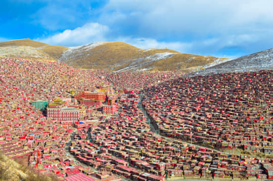 世界の絶景　ラルンガルゴンパ（中国）