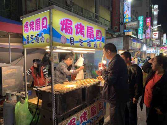 「焗烤扇貝」の屋台