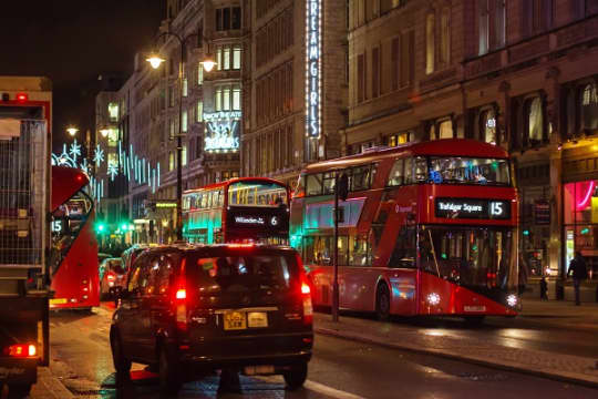 夜のロンドン市内