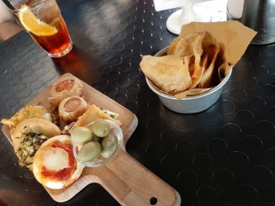 アペリティーボ　イタリア