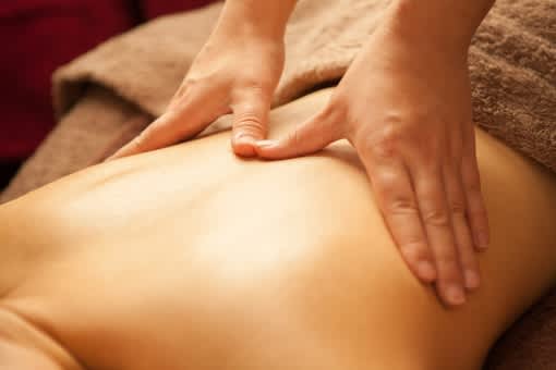 背中のマッサージ