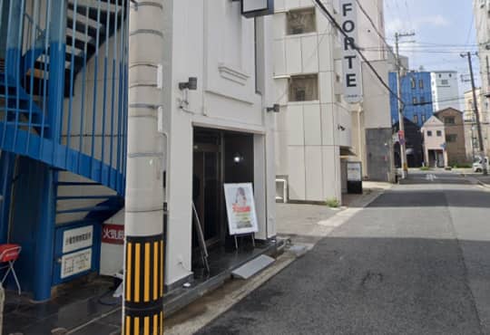 店舗前