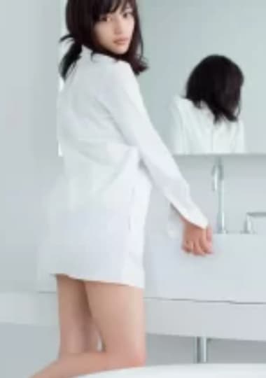 ダボダボシャツの川口春奈