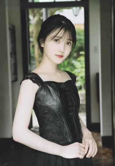 久保史緒里 おっぱい