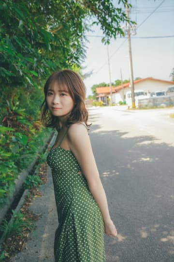 秋元真夏 おっぱい