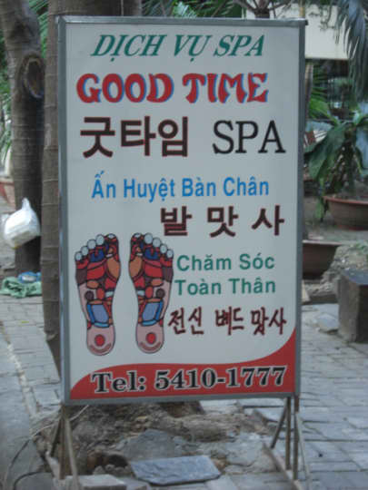 ホーチミン7区にあるSPA看板