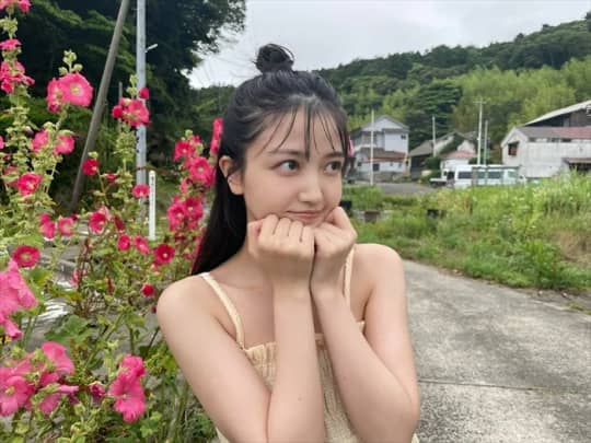 久保史緒里 おっぱい