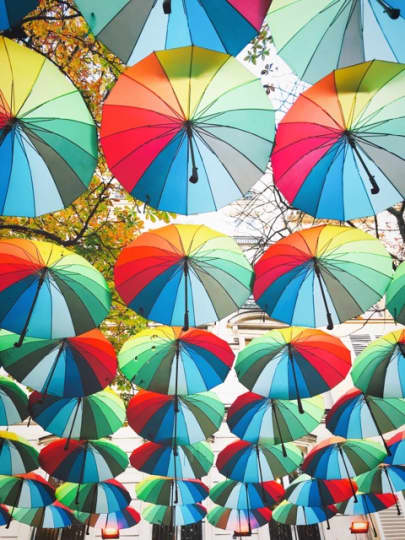マレ地区にあるレインボー傘