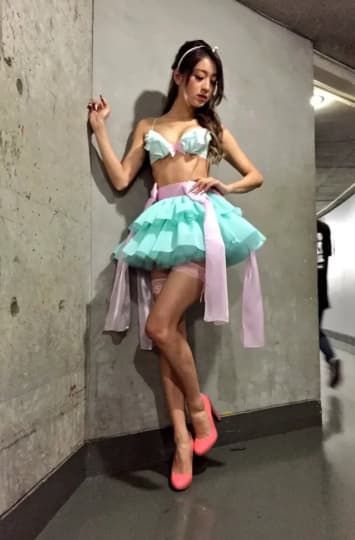 フリルスカートの池田美優