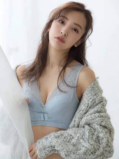  板野友美 おっぱい