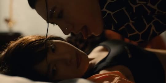 女性芸能人濡れ場シーン