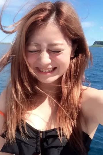 風に吹かれる池田美優