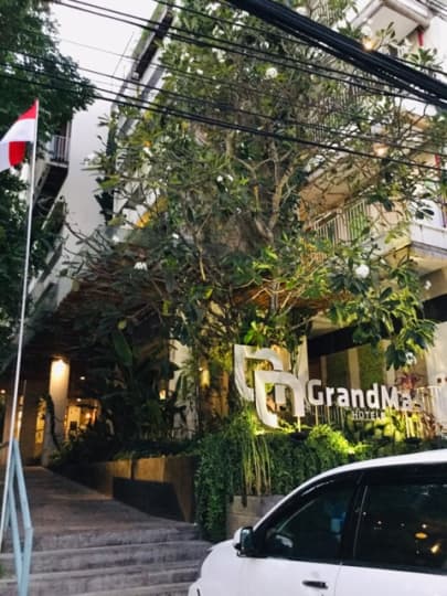 Grandmas Plus Hotel 外観