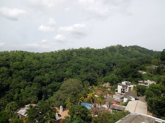 中高地の町キャンディの高台