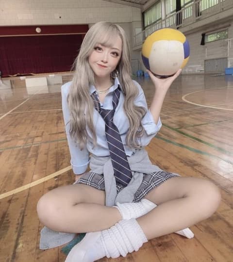 みりちゃむのパンチラ画像