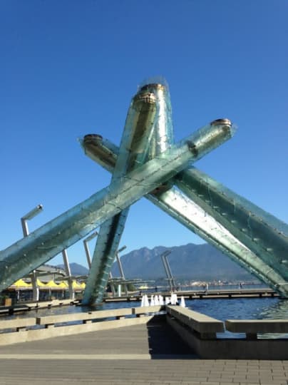 カナダプレイス　聖火台