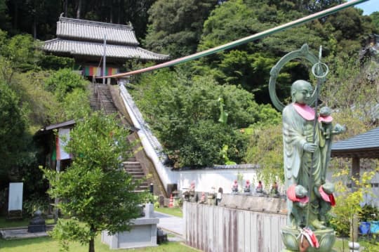 平等寺　境内