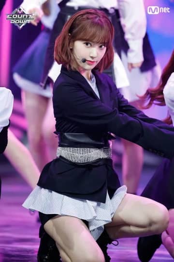 宮脇咲良 おっぱい