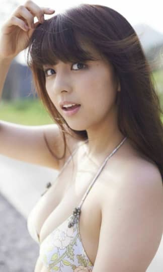 柳ゆり菜 おっぱい