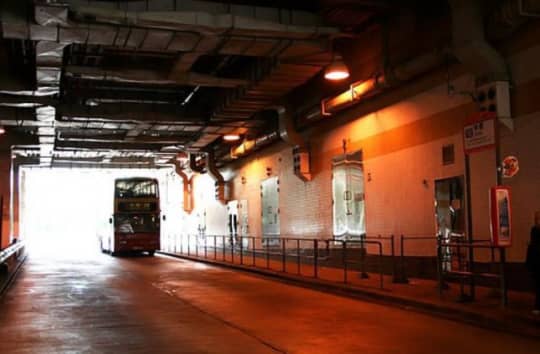 香港バスがビクトリアピークに到着