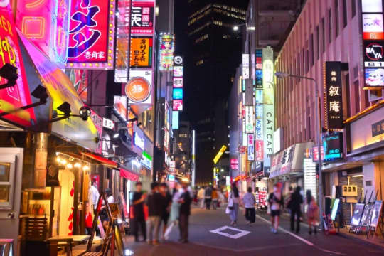 夜の繁華街