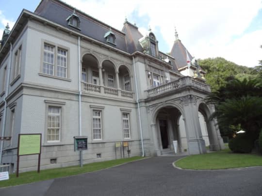 美術作品のようなフランス風洋館