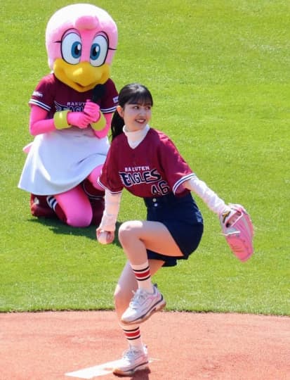 久保史緒里 おっぱい