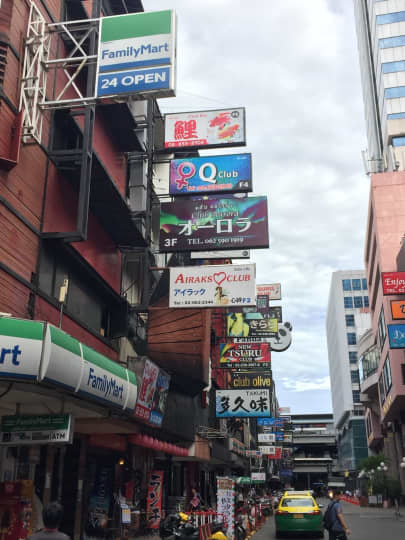 昼間のタニヤ通り