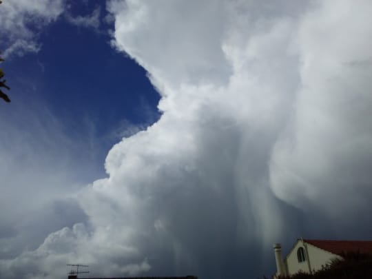 オークランドの冬の空